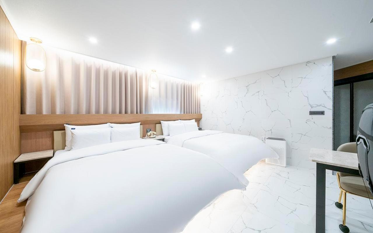 Rosy Hotel Чеонджу Екстериор снимка