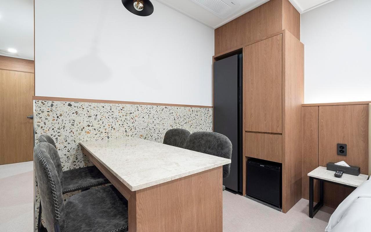 Rosy Hotel Чеонджу Екстериор снимка