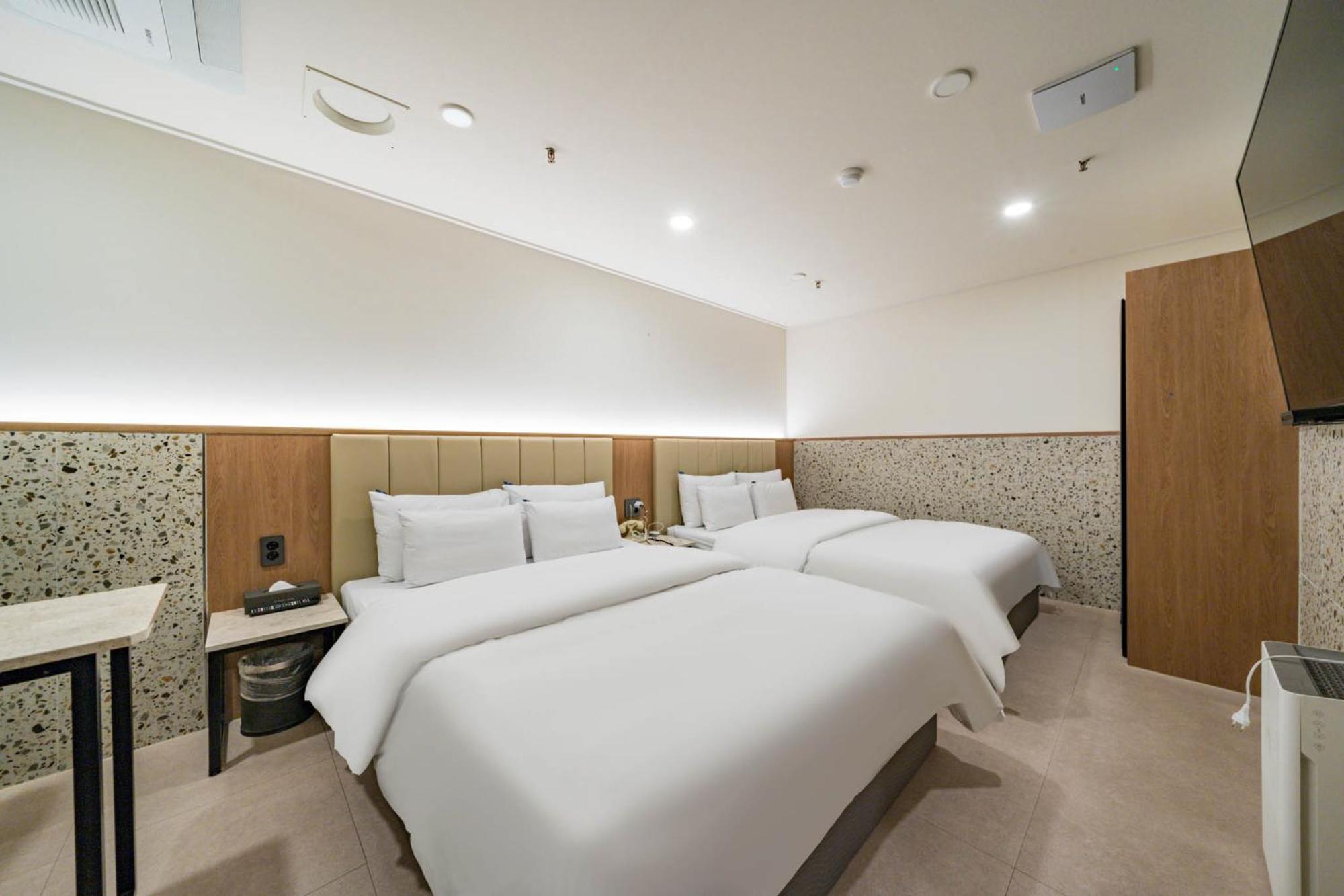 Rosy Hotel Чеонджу Екстериор снимка