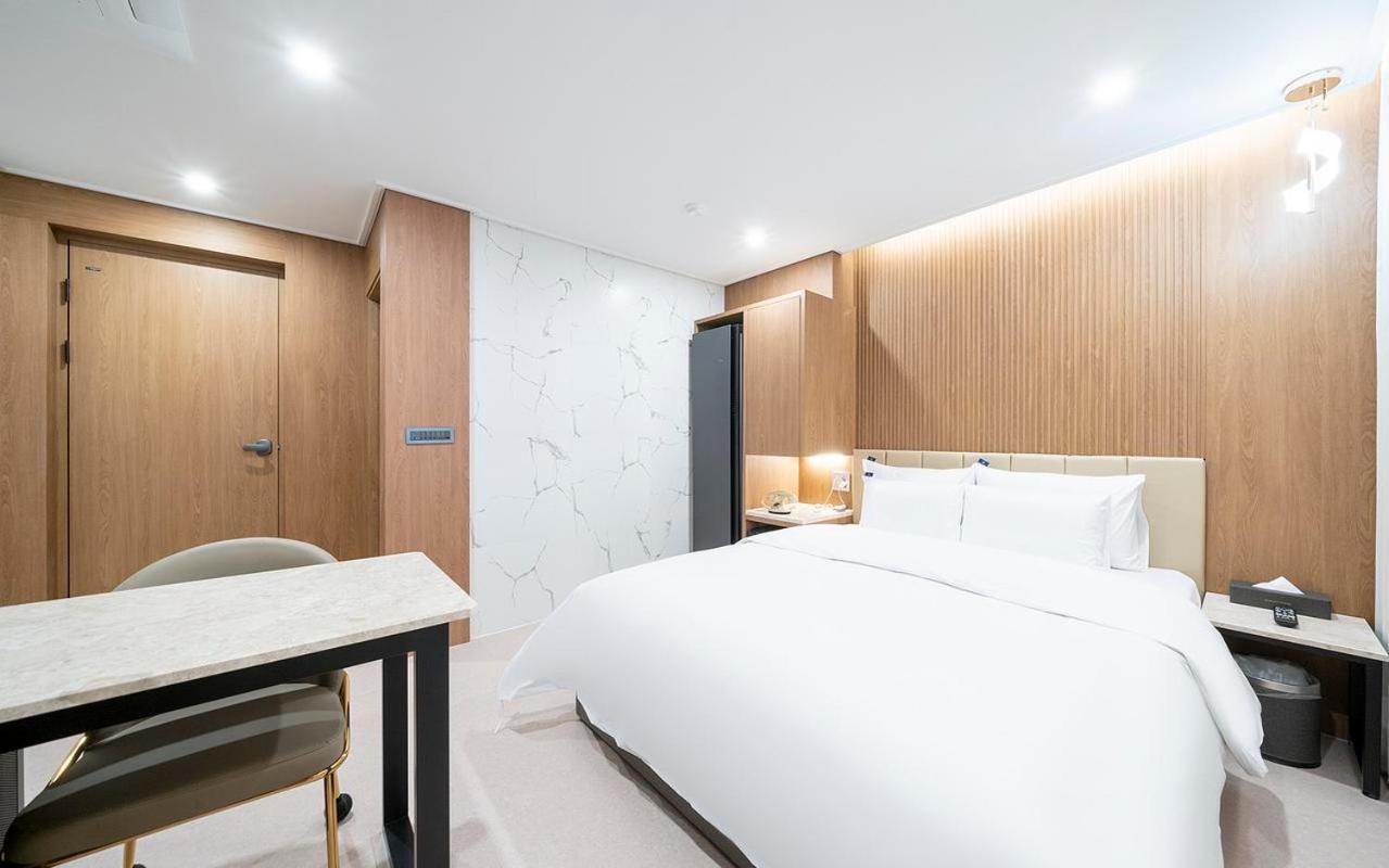 Rosy Hotel Чеонджу Екстериор снимка